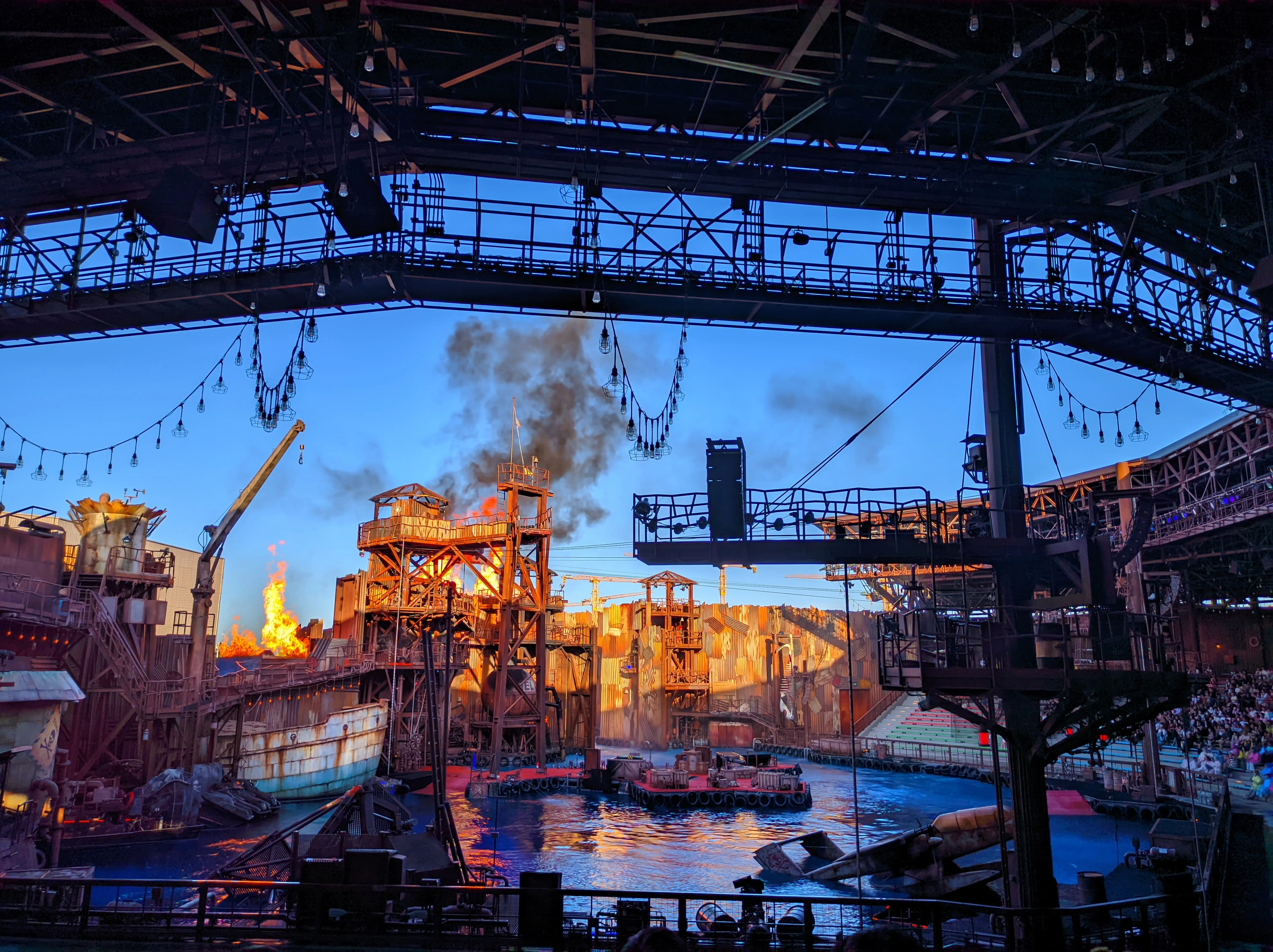 九月底, 在环球影城看水世界表演