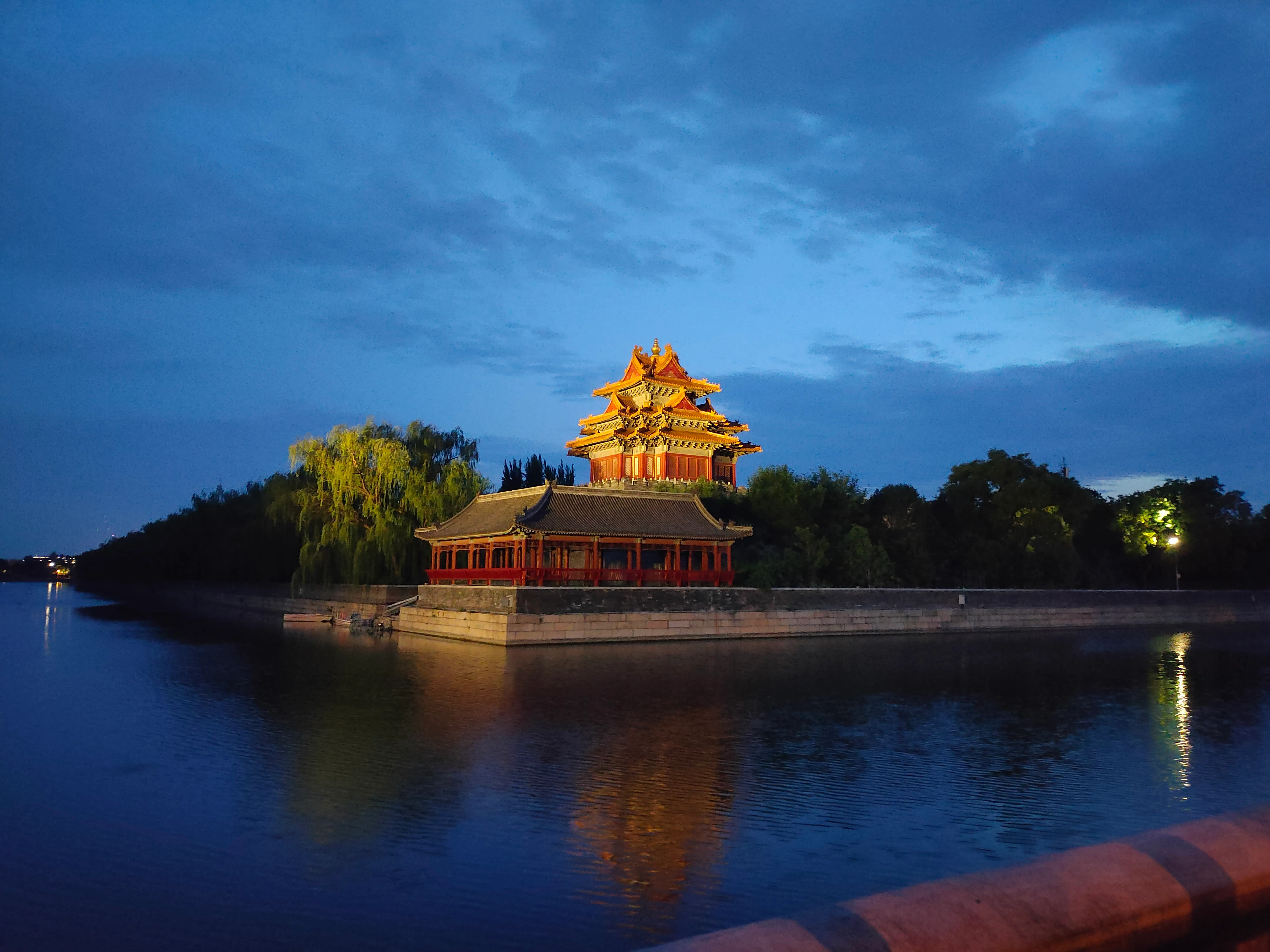 七月, 东北角楼