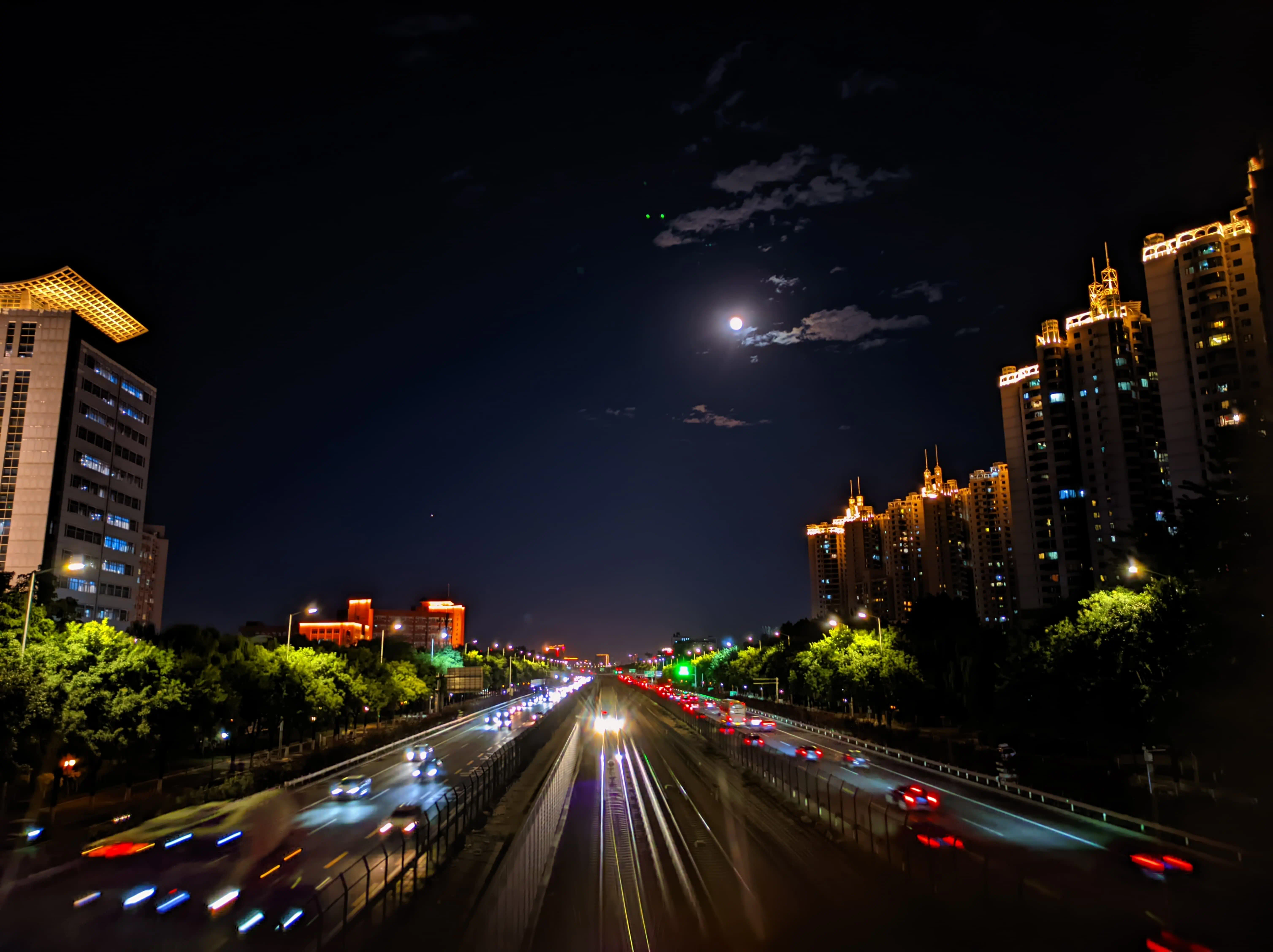 如此中秋明月夜, 在操场上玩桌游到半夜差点没回宿舍